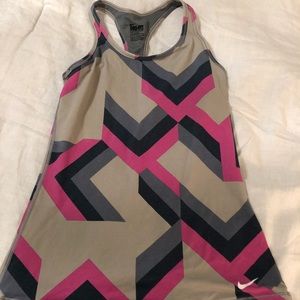 Nike Women’s Dri-fit workout tank small